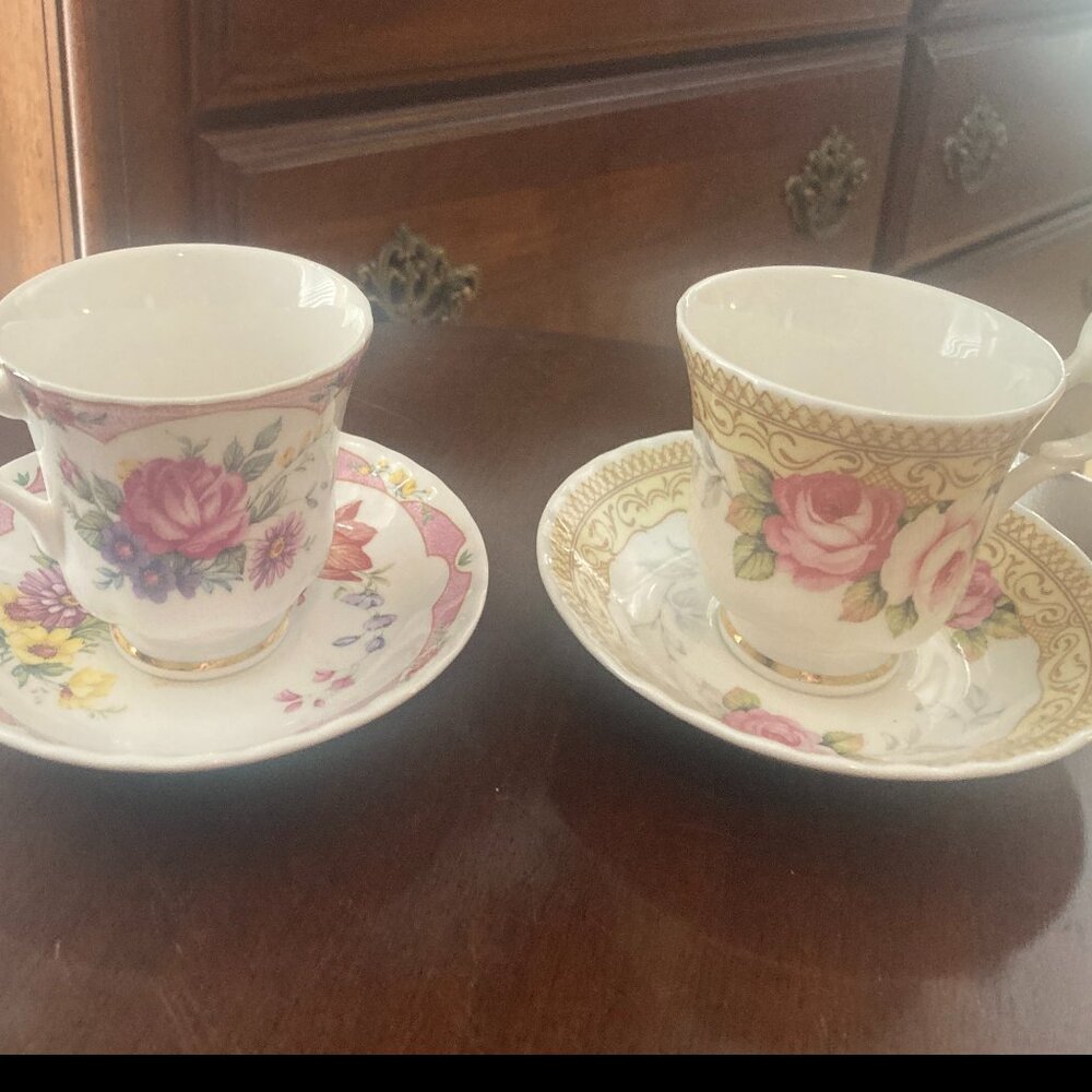 Set of 2 coffee mugs/underplates